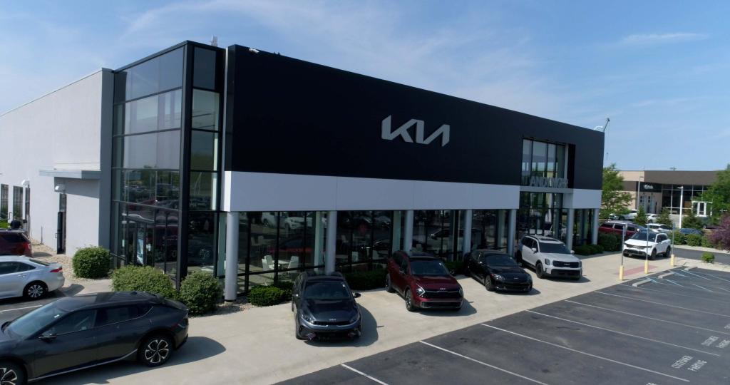 Dealership gallery photo 1